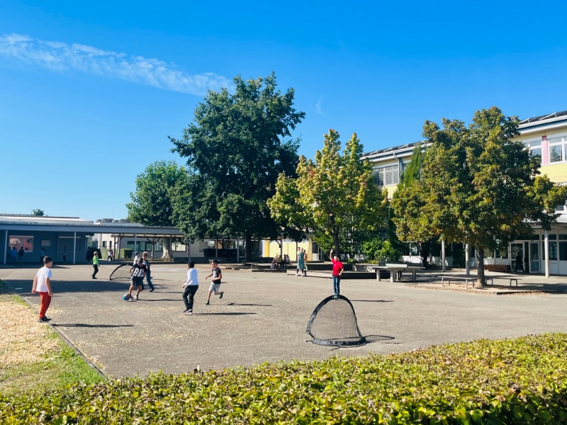 pausenhof Pausenhof an der Schule